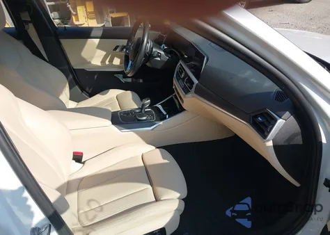 2019 BMW 330I xDrive z USA, uszkodzony, nr VIN WBA5R7C58KAJ81614